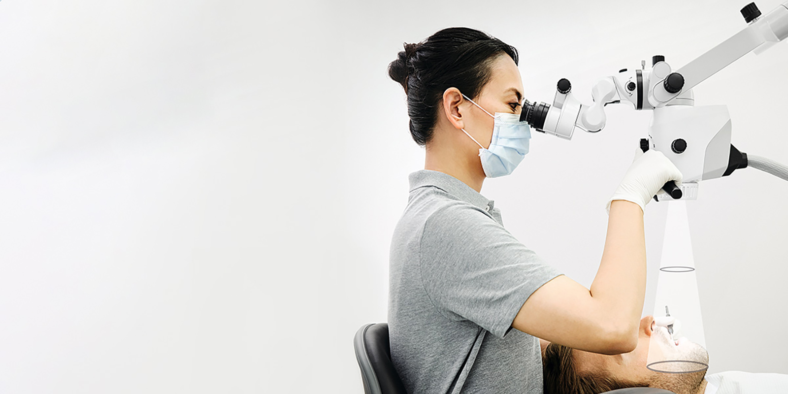 Zeiss mikroskop Extaro 300 i bruk på tannklinikk